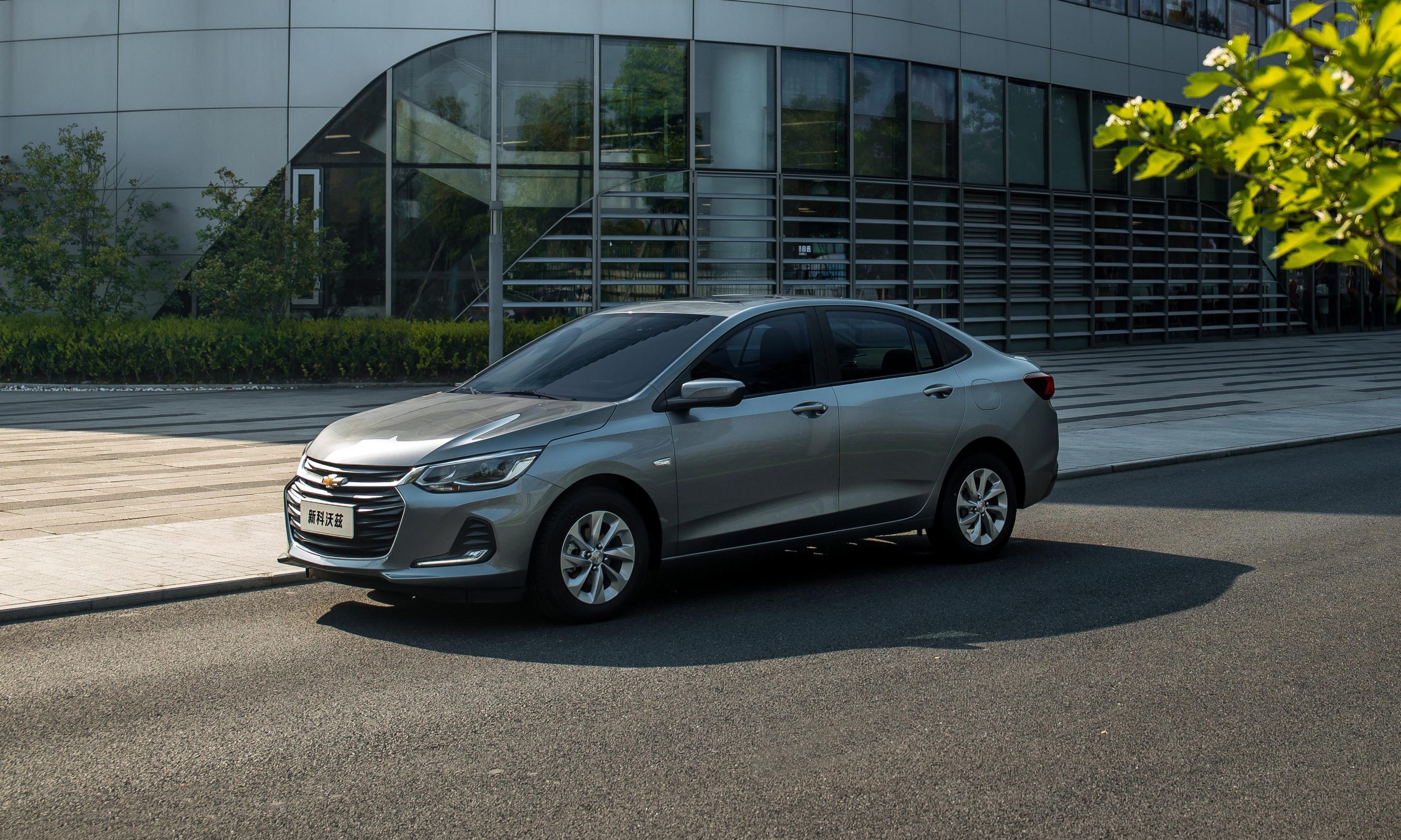 雪佛兰科鲁泽轻混动车型,新科沃兹1.3l车型上市