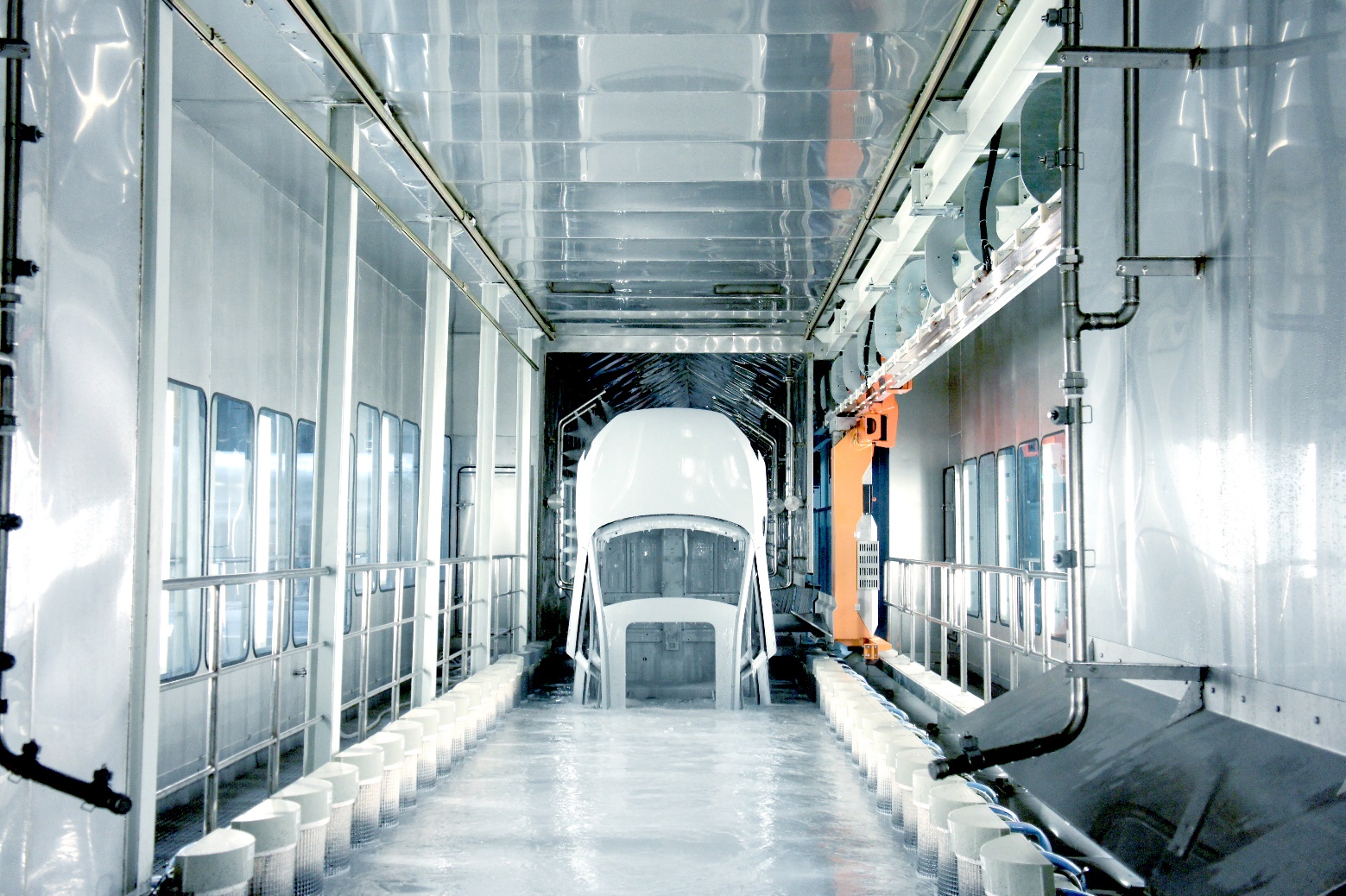 据悉,天际汽车匠心智造工厂涂装车间前处理电泳360°翻转输送系统采用