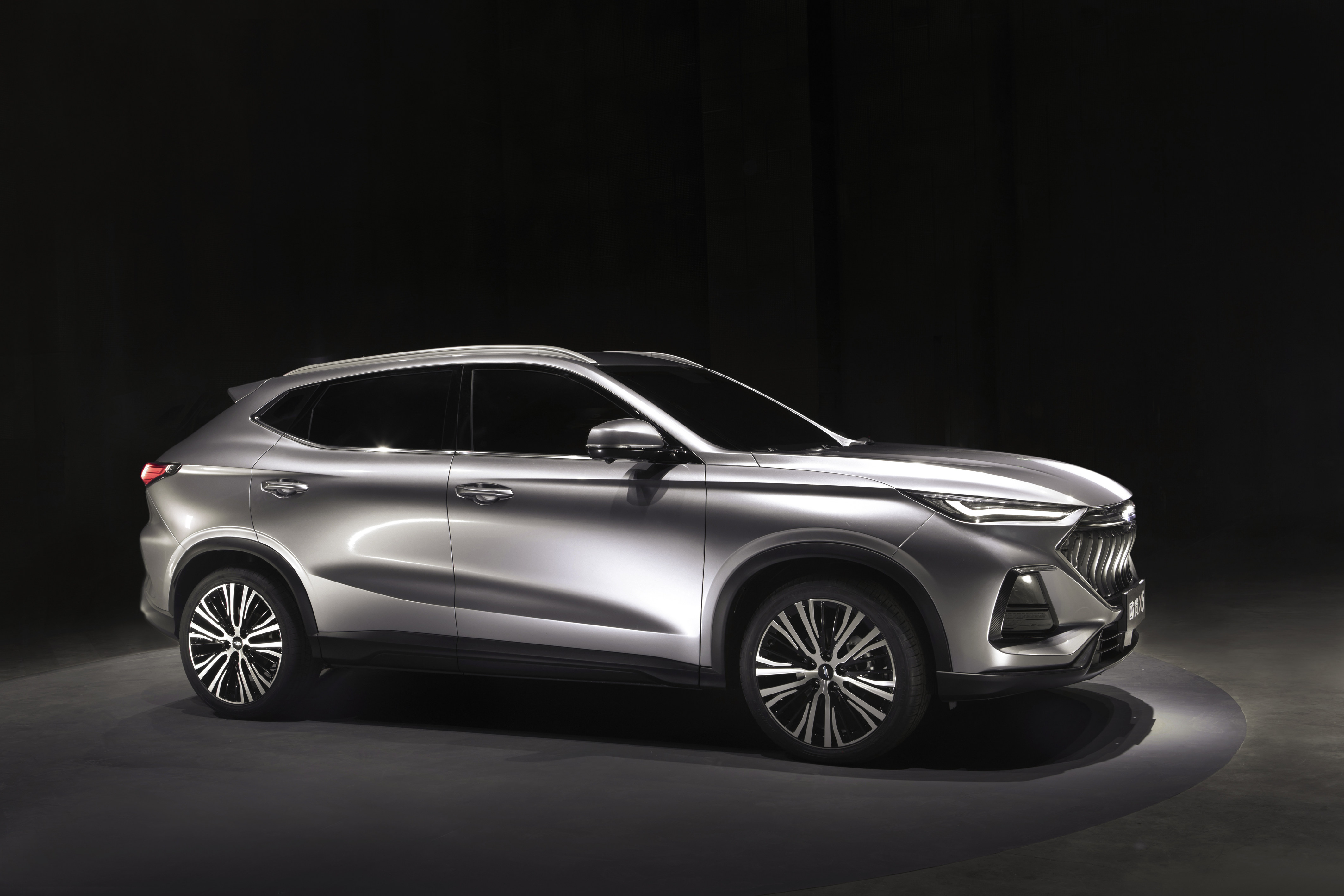 专属年轻用户打造的suv,长安欧尚x5全球首发亮相-水滴汽车