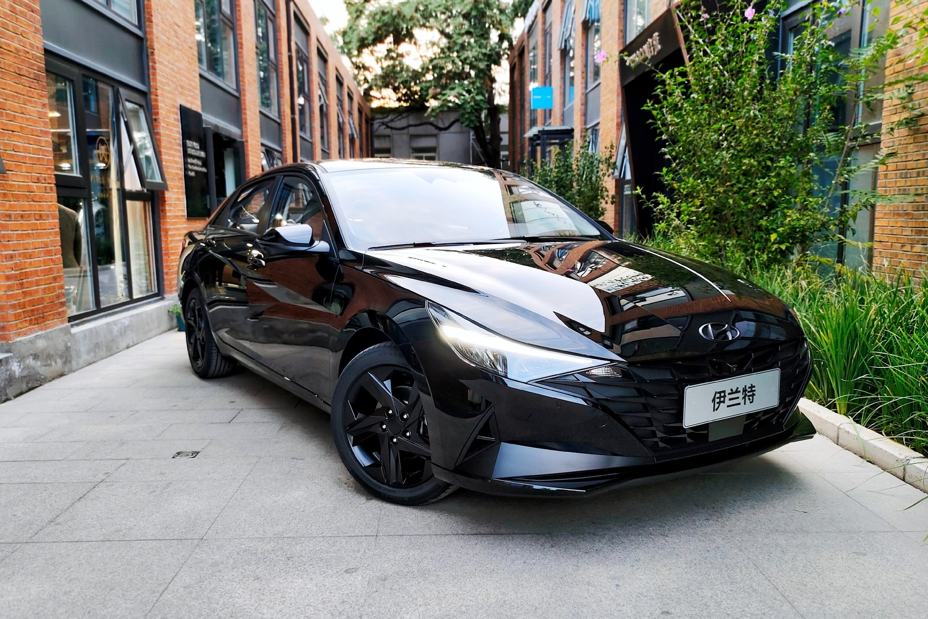 独家原创伊兰特黑武士版写真大片该车北京车展已开启预售
