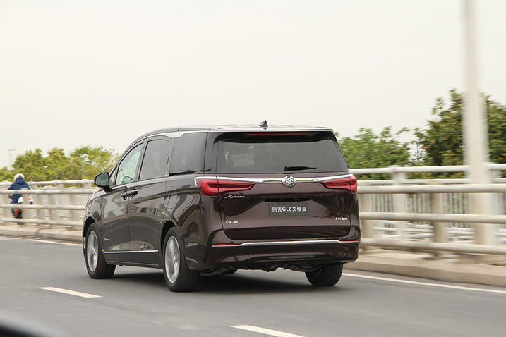 试驾别克gl8艾维亚六座版它能否冲破向上的天花板