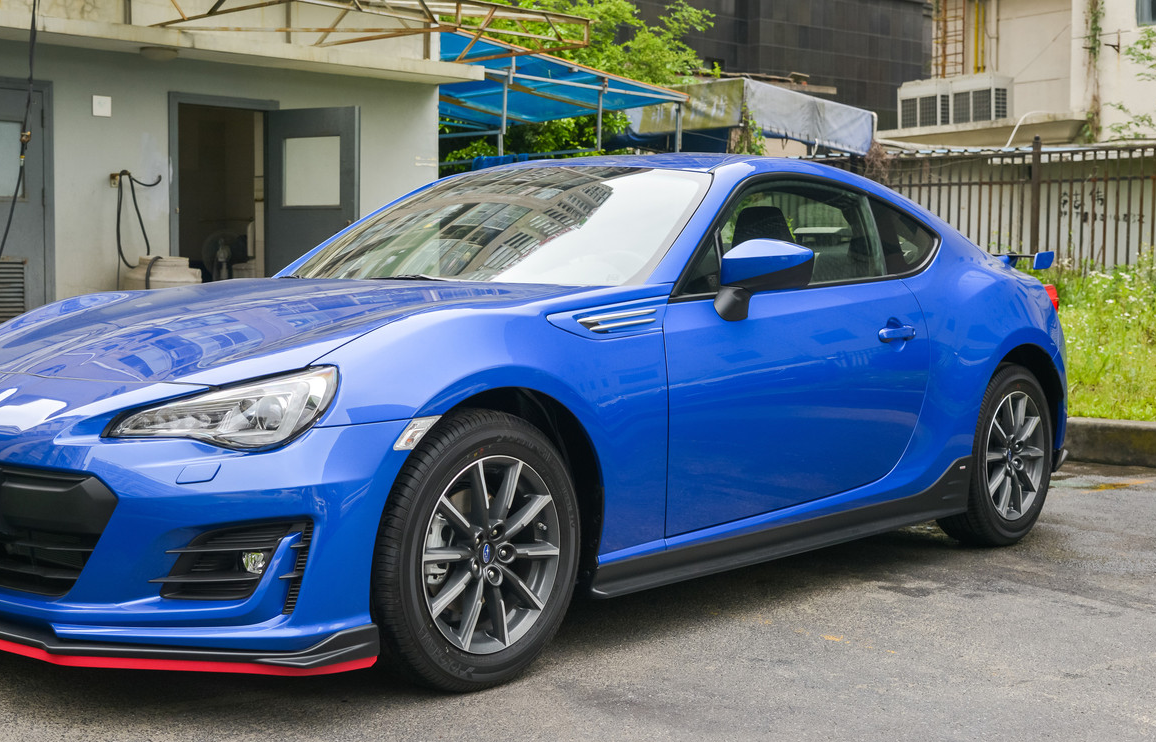 20多万的进口后驱跑车配水平对置发动机无边框车门撩妹无解