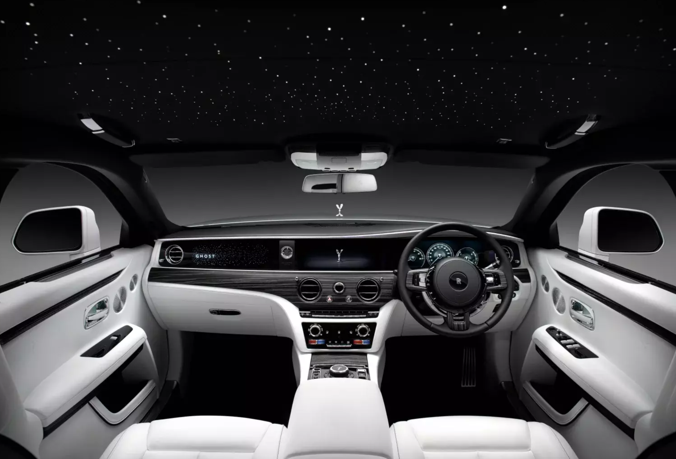 造型进化搭载v12发动机劳斯莱斯古斯特王者归来