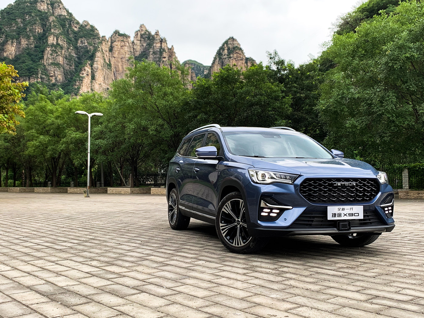 更年轻更运动也更均衡了试驾全新捷途x90