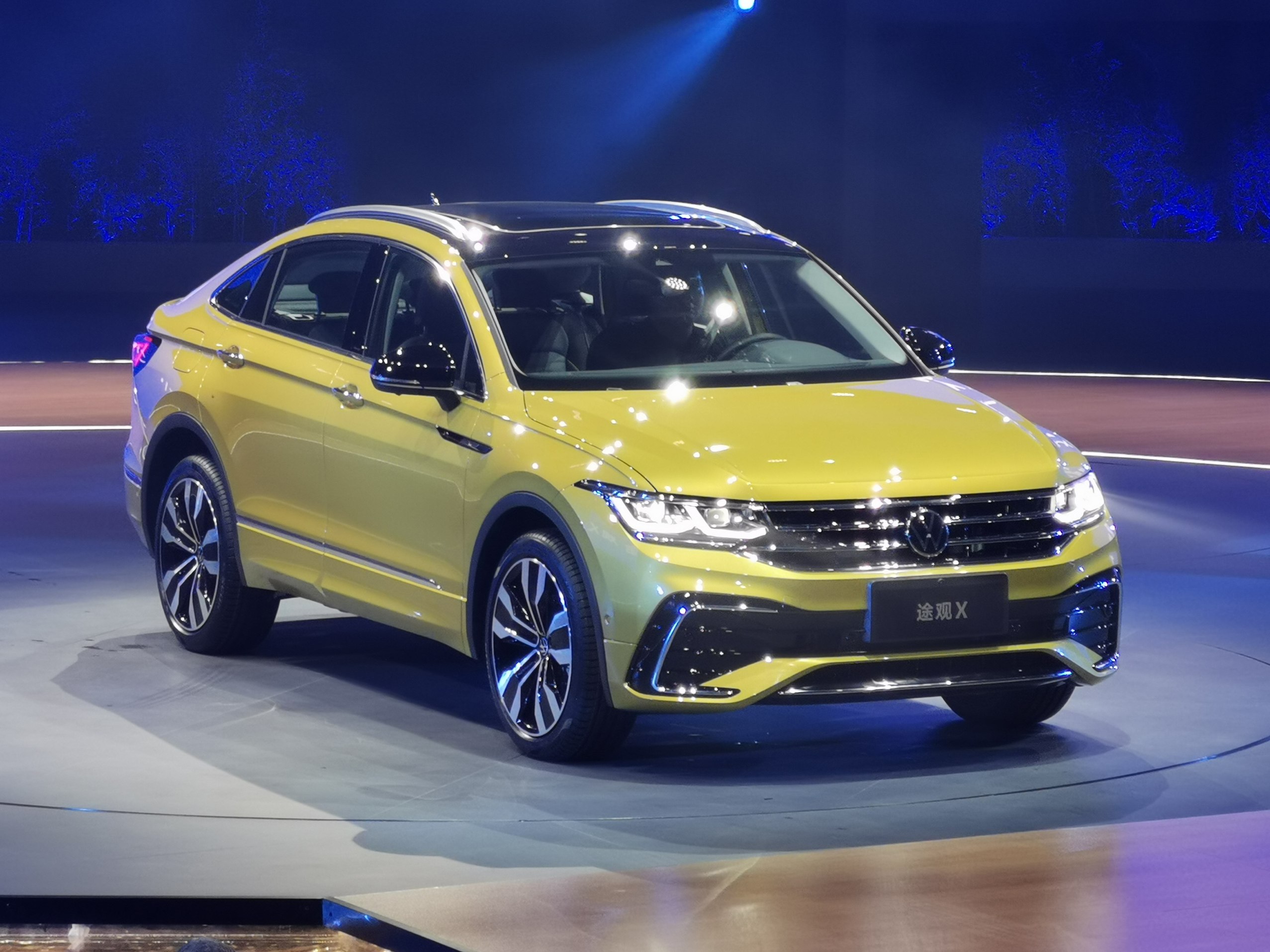 溜背轿跑suv上汽大众途观x上市2459万起