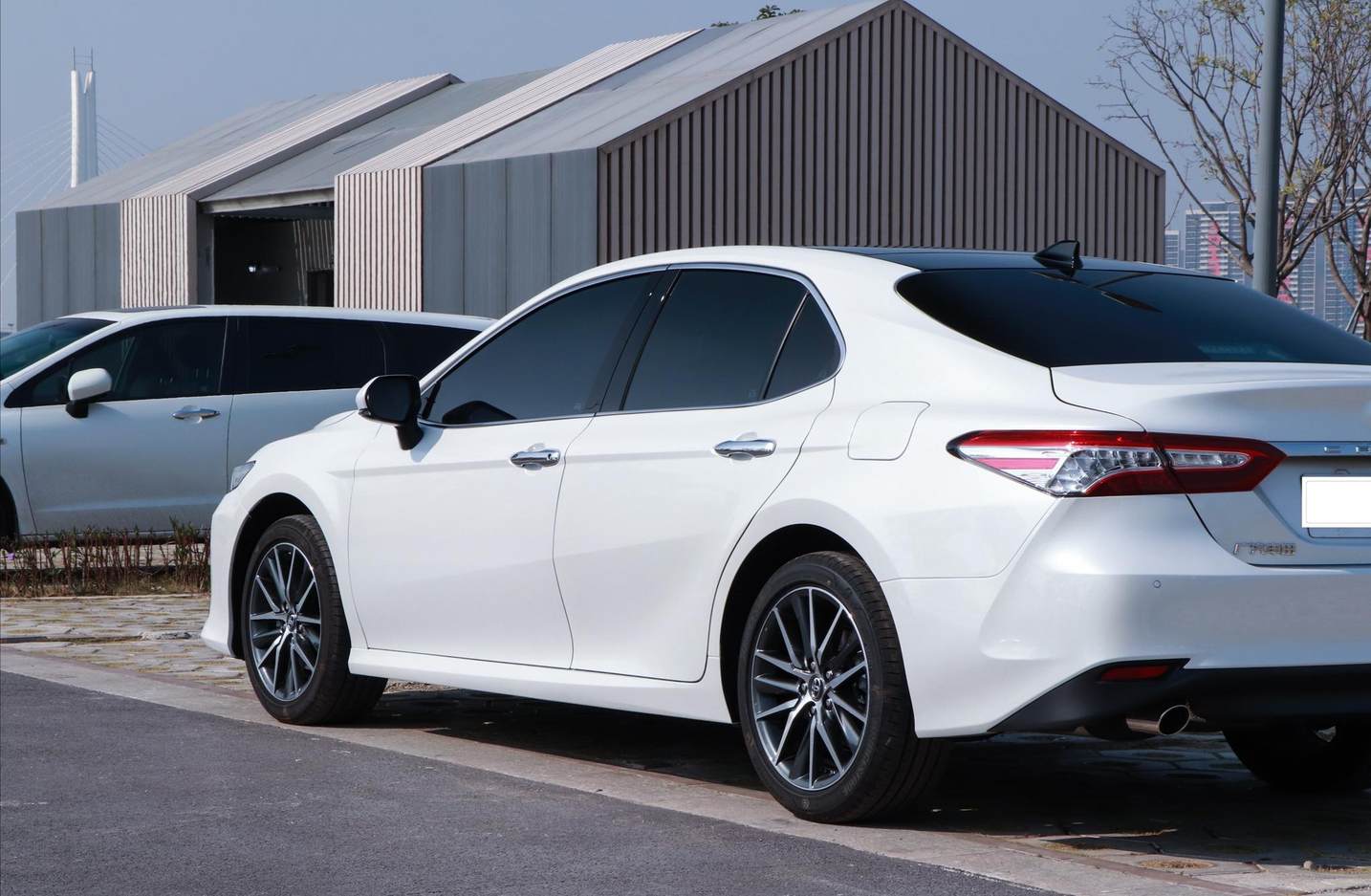 2021款凯美瑞上市8种车身配色新增行人和单车识别系统