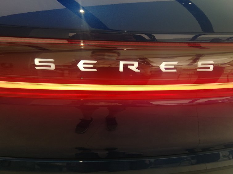 华为旗舰店新货上架 赛力斯华为智选sf5成华为生态爆品-水滴汽车