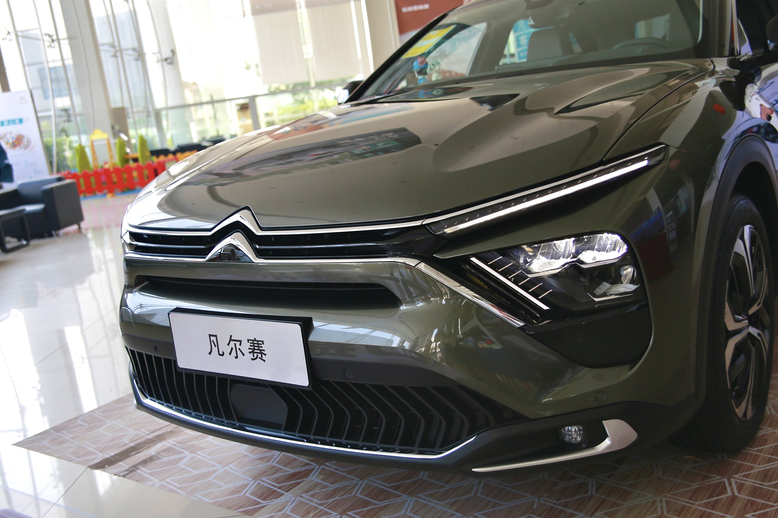 无疑让人眼前一亮,凡尔赛c5x也被市场誉为是雪铁龙近年来最懂中国用户