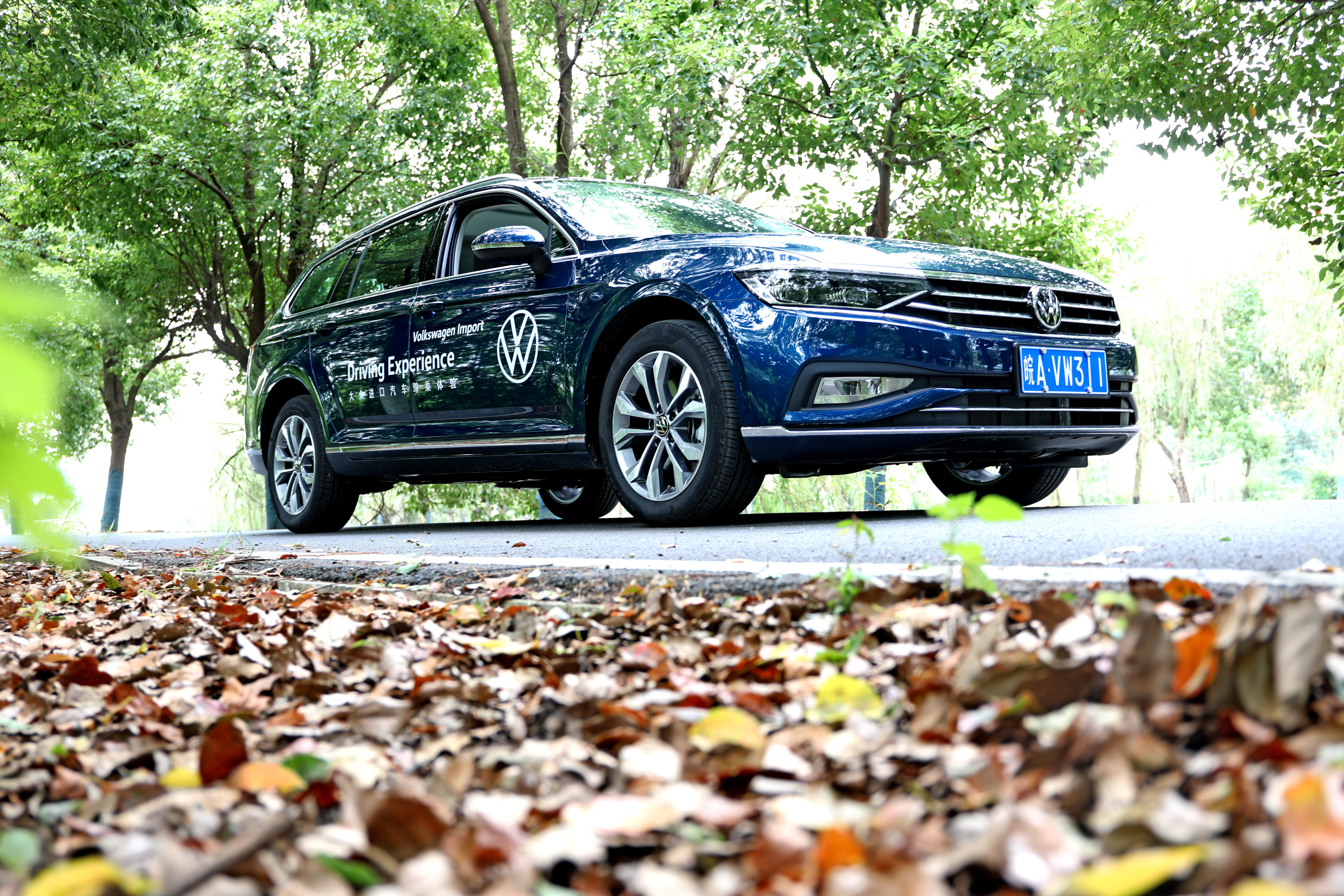 实拍新蔚揽旅行轿车以品质格调诉说欧式优雅美学