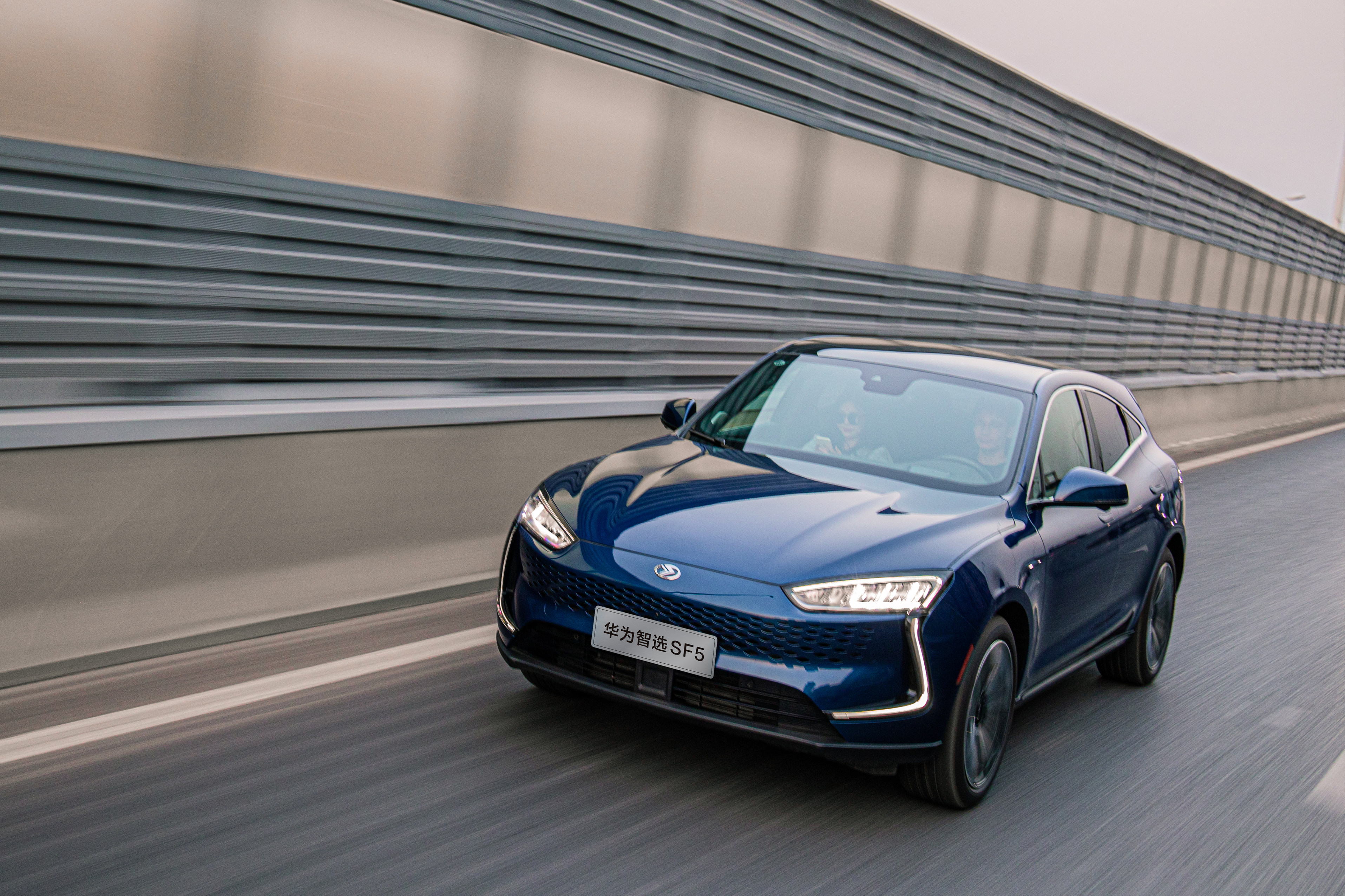 试驾赛力斯·华为智选sf5-水滴汽车