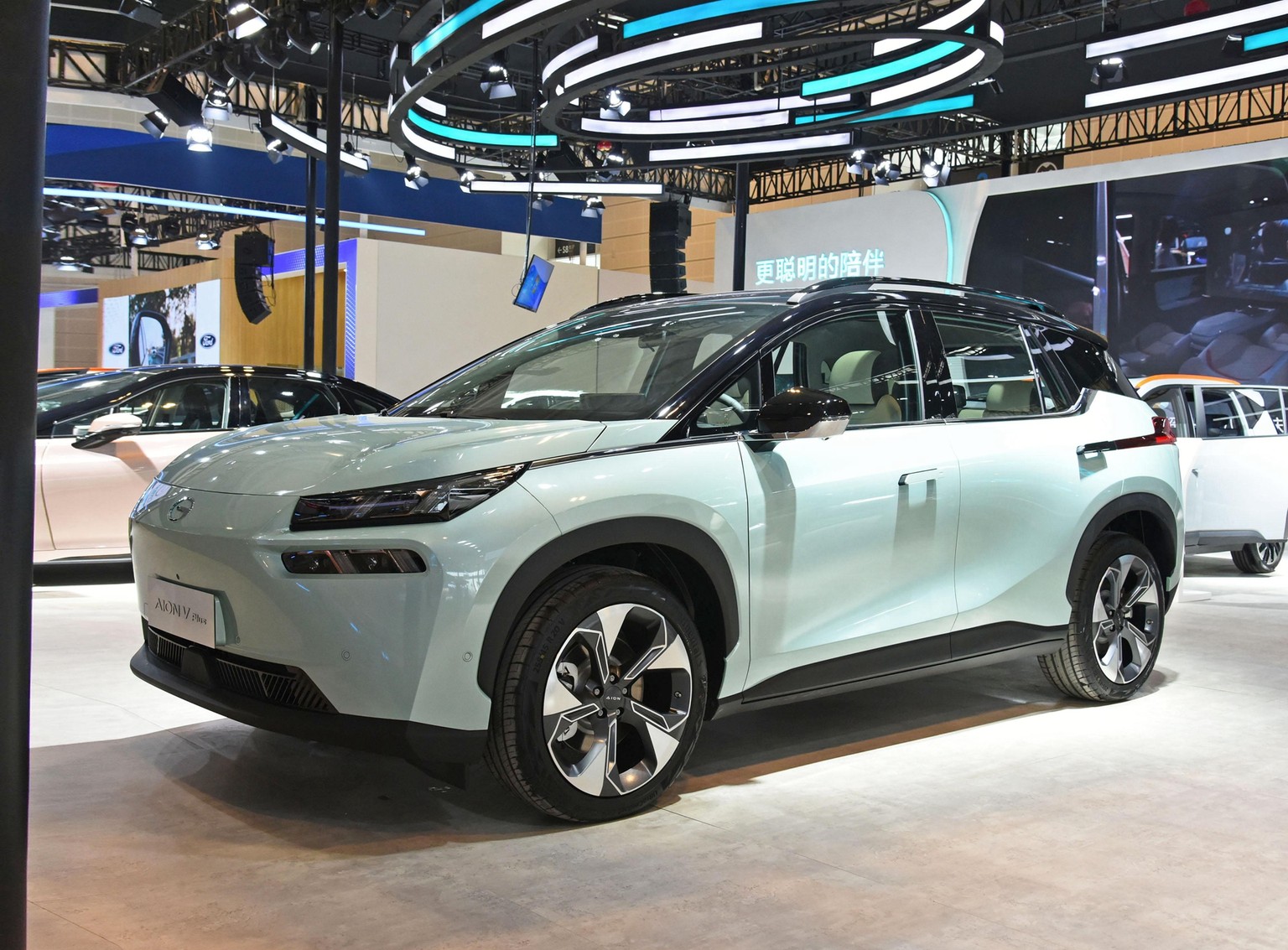 26万起 广汽埃安aion v plus上市 全新超充技术加持-水滴汽车