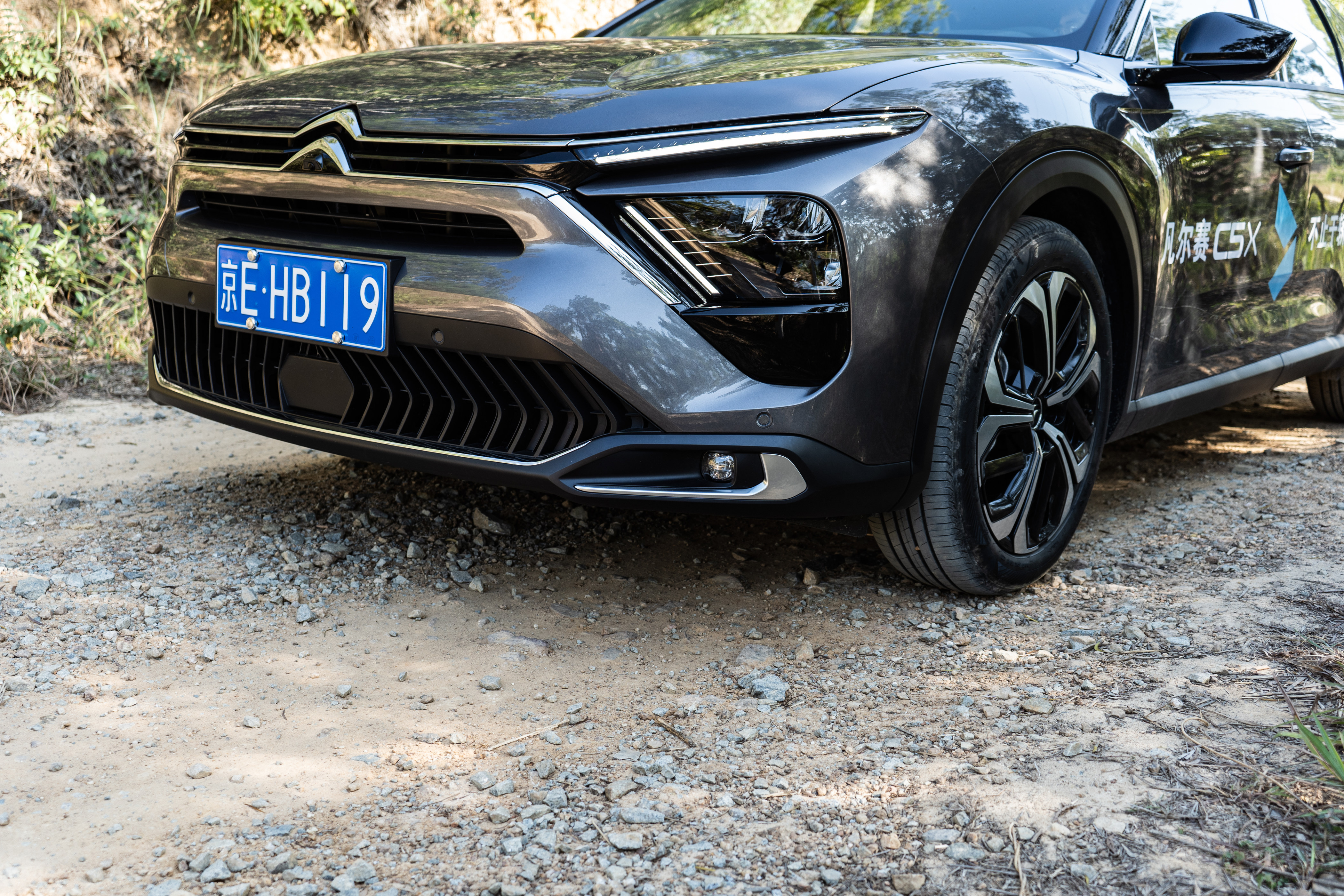 试驾雪铁龙凡尔赛c5 x,扭力梁 phc动态底盘,劈弯让人毫不手软-水滴