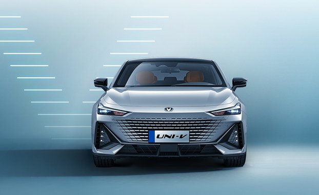 长安uni系列第一款轿车登场 炫酷运动范儿是你的菜吗?-水滴汽车