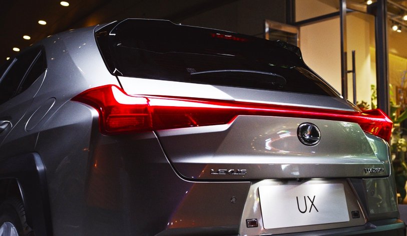 新雷克萨斯ux 260h上市,全新升级多媒体系统,售26.78万元起-水滴汽车