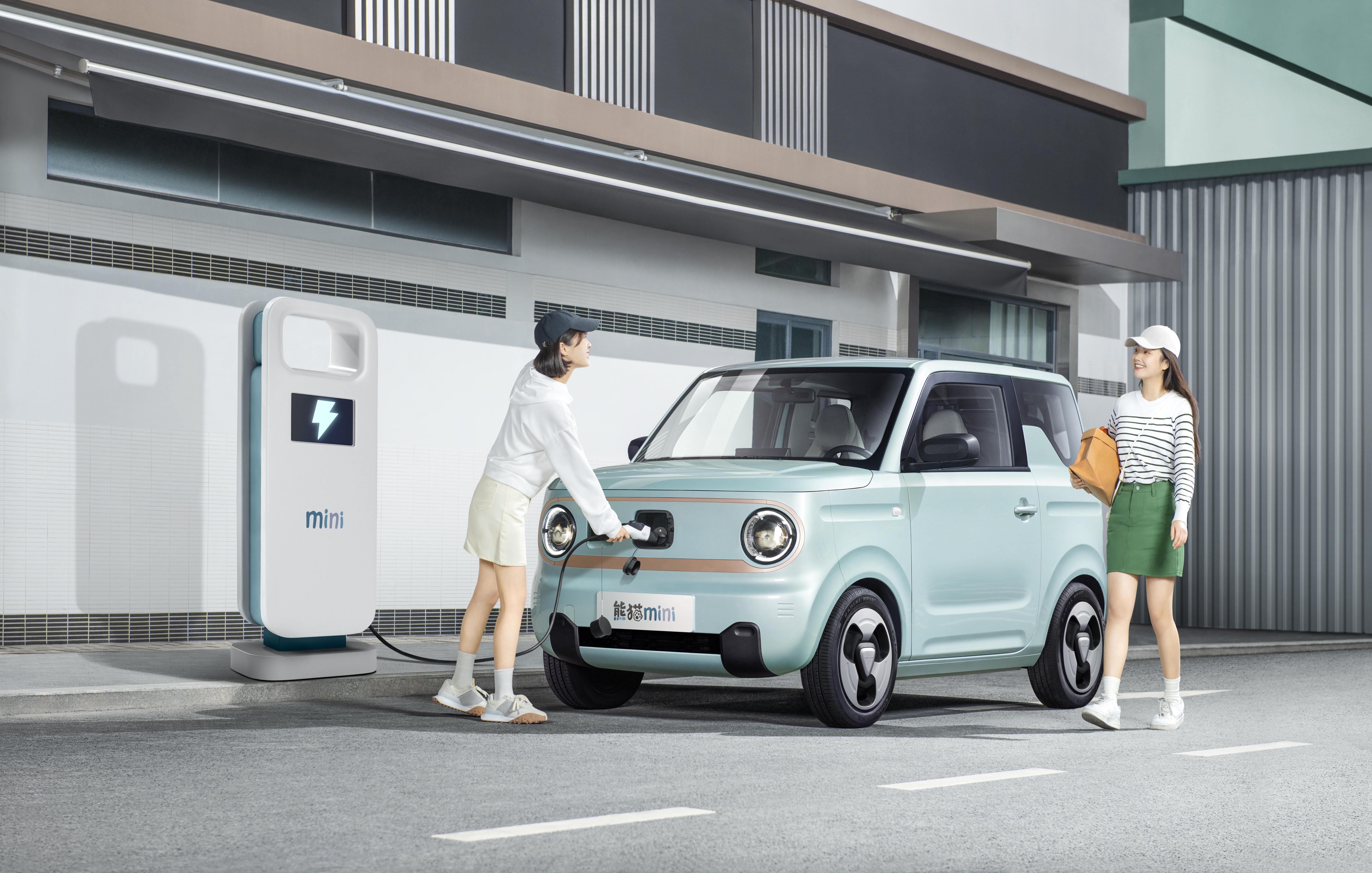 "国宝级" 微型电车吉利熊猫 mini 正式上市 3.99 万元认养回