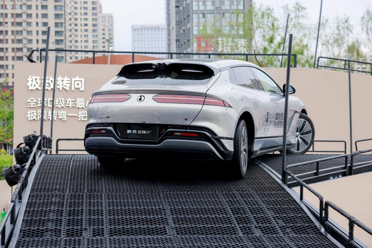 当古都遇见未来！比亚迪智能化街区国庆再现西安