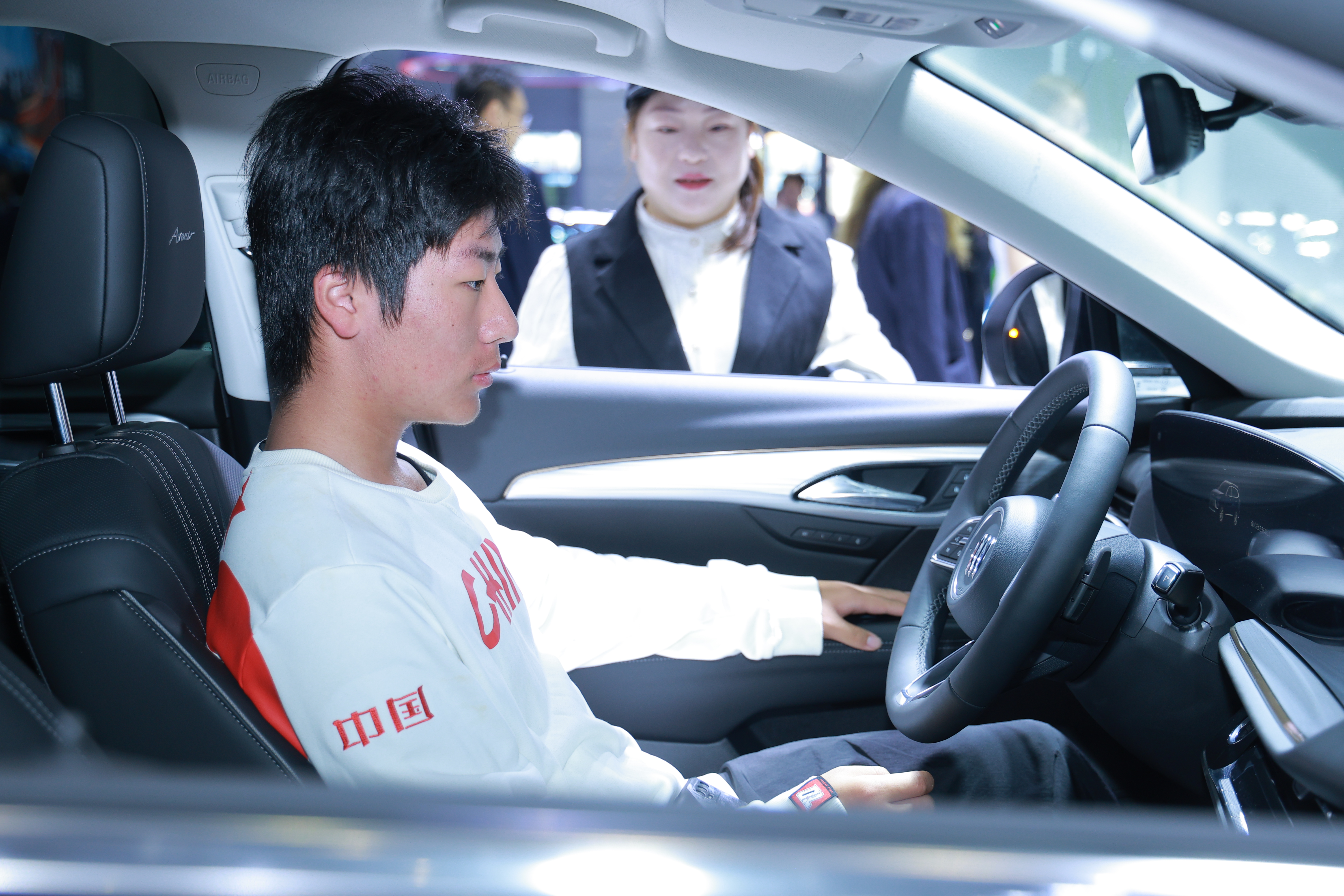 别克至境L7西安上市，16.99万起，开启智能增程豪华轿车时代