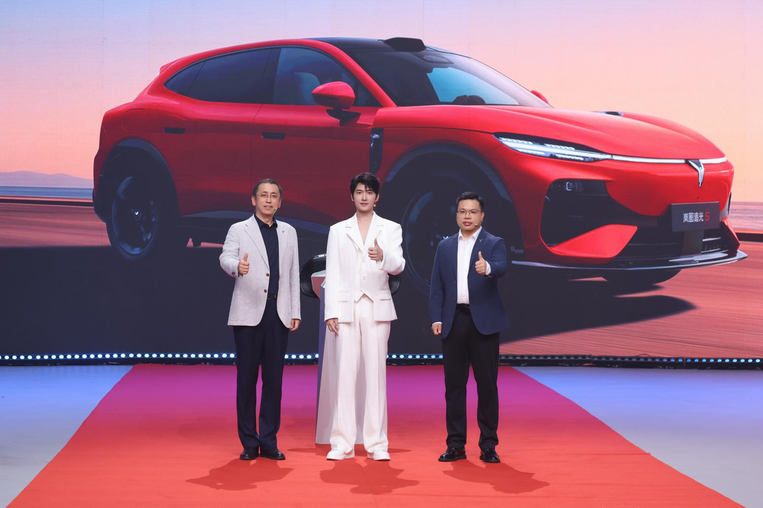 岚图追光S360°隧道大回环挑战纪实：中国量产车的性能新高度